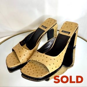 VINTAGE BLOCK HEELED OPEN TOE MULES